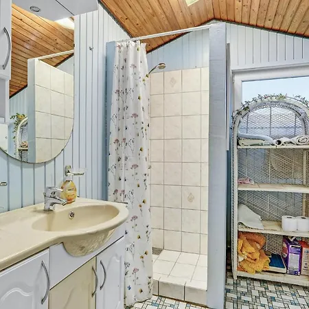 2 Bedroom Amazing In Vejers